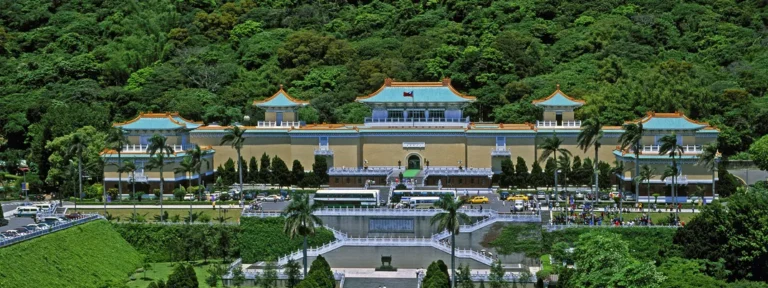 The National Palace Museum: A Must-Visit Destination in Taipei (故宮博物院）