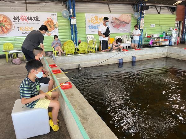 Shrimp Fishing in Taiwan: A Fun and Delicious Experience You Should Try (釣蝦）