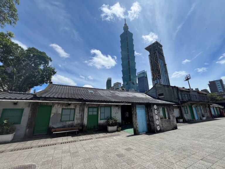 Visiting Four Four South Village In Taipei (四四南村)