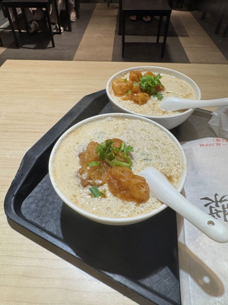 Getting Breakfast at Fuhang Soy Milk: Everything You Need To Know Before You Go (阜杭豆漿)